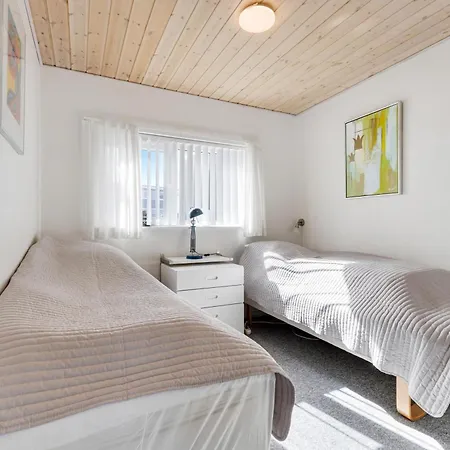 Laksen 64 - By The Town, Beach, And Golf Course Løkken