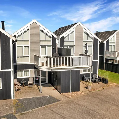 Laksen 64 - By The Town, Beach, And Golf Course Løkken