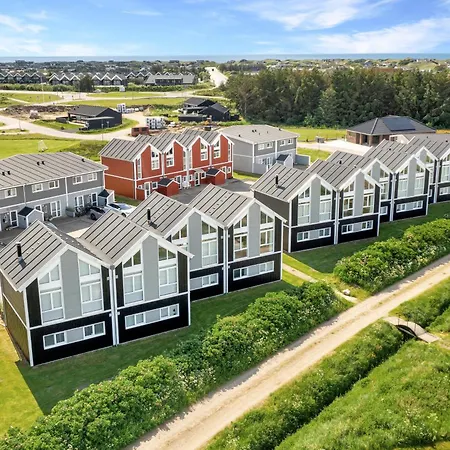 Laksen 64 - By The Town, Beach, And Golf Course