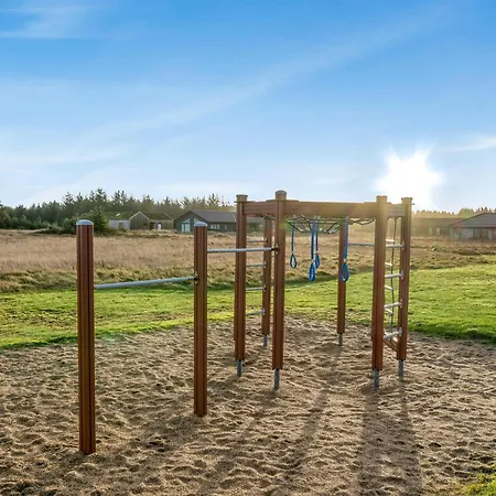 Laksen 64 - By The Town, Beach, And Golf Course *