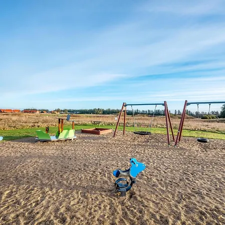 Laksen 64 - By The Town, Beach, And Golf Course Løkken